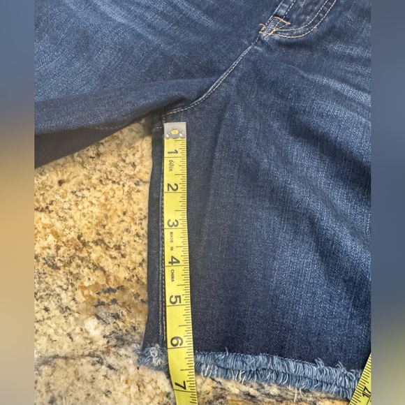 Lucky Brand Womens Shorts Size 2 Dark Distressed Denim Mid Rise - Picture 8 of 8